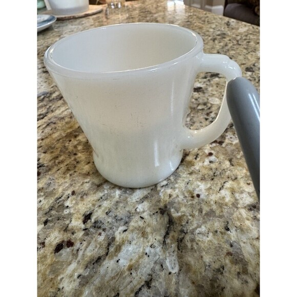 Vintage FEDERAL Pure White Milk Glass D Handle Coffee Mugs Set/4 - Picture 3 of 4